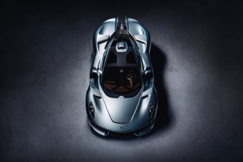 Hennessey, The Hennessey Blackbird Goes Old School with a Six-Speed Manual