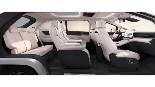 XPeng X9 First Drive: Can It Beat the Mercedes-Benz VLE?