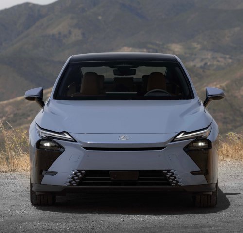 Tested: 2026 Lexus ES350h Is an SUV-Like Sedan