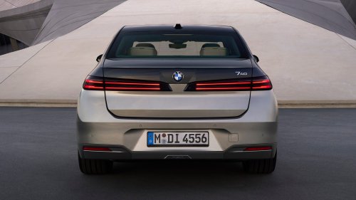 BMW, This Is the 2027 BMW 7 Series: Even More Screens, New Tech, and the Same Presence