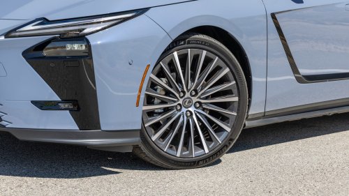 Lexus, 2026 Lexus ES350e EV First Test: A Commuting All-Star Luxury Sedan