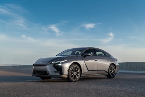 Tested: 2026 Lexus ES350h Is an SUV-Like Sedan