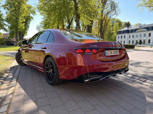Mercedes-Benz, Mercedes-Benz S-Class, 2027 Mercedes-Benz S-Class Makes You Feel Like You're on Top of the World