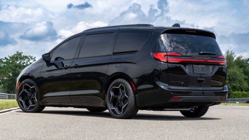Chrysler Turns a Pair of Pacifica Minivans Into MILFs*