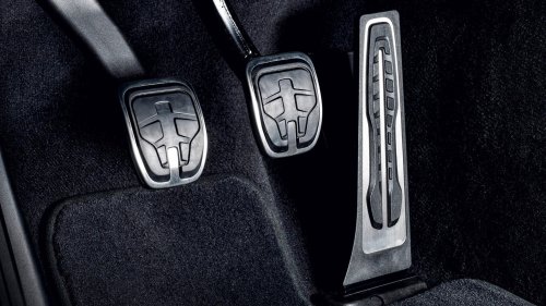 New Japanese Study Claims Driving Stick Keeps Your Brains Healthy