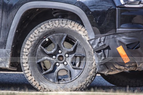 New Jeep Cherokee Trailhawk Spied Testing with All-Terrain Tires