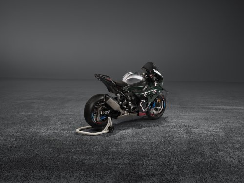 This New BMW Motorcycle Celebrates the Isle of Man TT Races