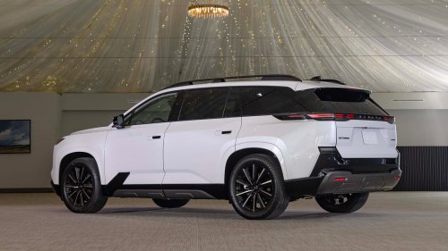 Check Out the 2027 Subaru Getaway’s Interior: Some Toyota Bits, but That’s Not Bad News