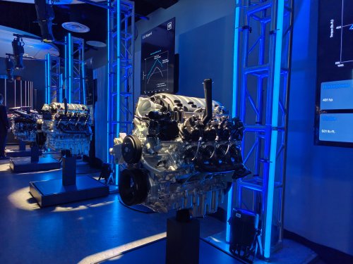 2027 Chevrolet Silverado 1500, GMC Sierra 1500 Engine Details: Improved I-4, All-New V-8s