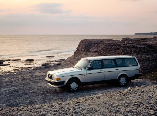 Volvo, Volvo Could Bring EV Station Wagon to America by 2028: Report