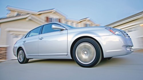 2006 Toyota Avalon vs. Hyundai Azera vs. Volkswagen Passat Comparison Test
