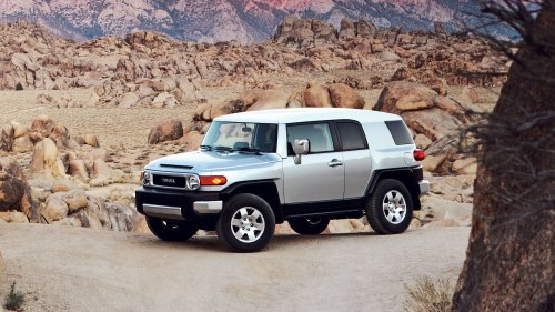 2006 Toyota FJ Cruiser First Test Review: Retro Looks, Real Off-Road Capability