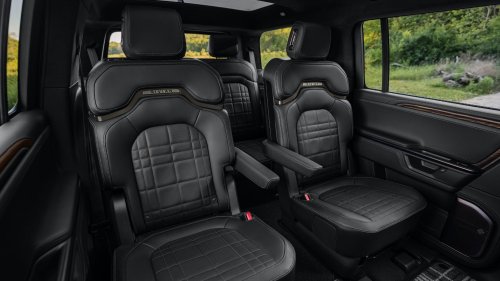 2027 Rivian R1S and R1T Get Simpler Trims and a Big Seating Upgrade