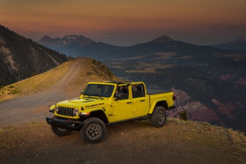 Jeep, Jeep Gladiator Likely to Regain Its Manual Transmission: Report