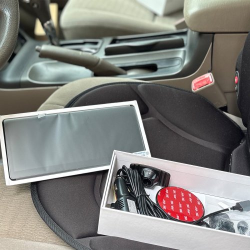 This Apple CarPlay Screen Gave a Classic Camry a Modern Tech Makeover