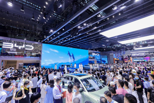 NIO, Li Auto, Auto China 2026, Nio’s William Li Warns China Auto Sales May Drop 15%-20% in 2026