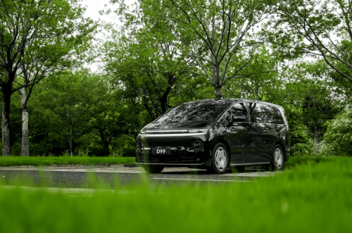 Leapmotor Launches D99 MPV at $36,800 in Push Upmarket