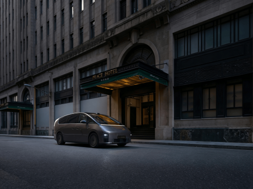 Li Auto, Li Auto Cuts New MEGA Price to $75.9K to Reignite Demand