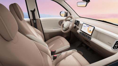 Fifth-Gen Hongguang MINIEV Debuts Interior Featuring 10.1-Inch Display