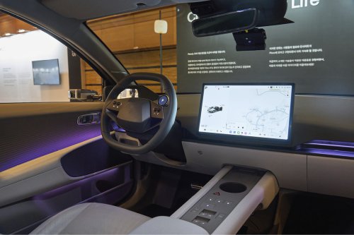 Genesis GV90 interior leaks with next-level luxury and big screens