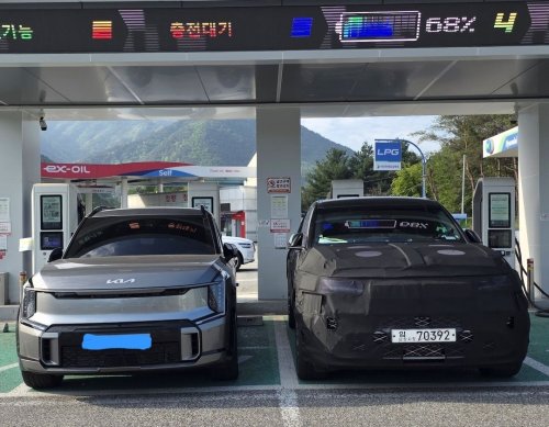 Genesis, Kia, Kia EV9, The Genesis GV90 looks huge next to the Kia EV9 [Images]