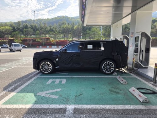 Genesis, Kia, Kia EV9, The Genesis GV90 looks huge next to the Kia EV9 [Images]