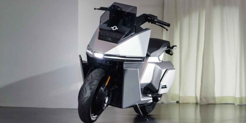 The world’s first self-balancing electric motorcycle is now entering production | Electrek