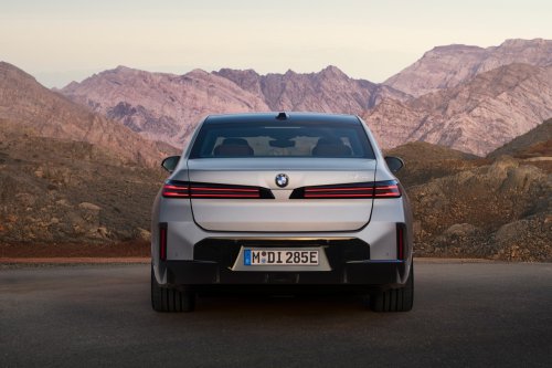 BMW unveils new i7 with 450 miles range and Neue Klasse style [Images]