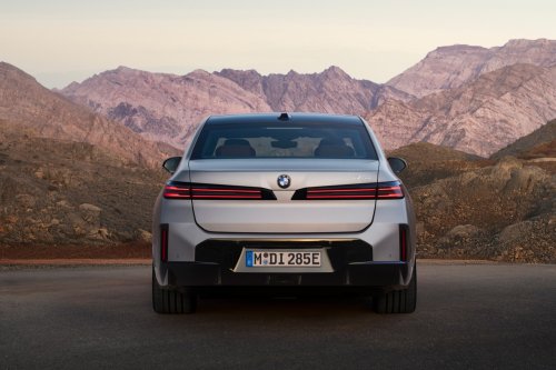 BMW, BMW i7, BMW unveils new i7 with 450 miles range and Neue Klasse style [Images]