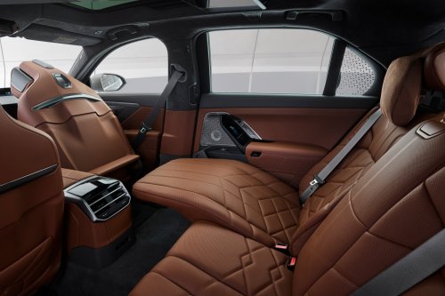 BMW unveils new i7 with 450 miles range and Neue Klasse style [Images]