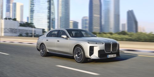 BMW, BMW i7, BMW unveils new i7 with 450 miles range and Neue Klasse style [Images]