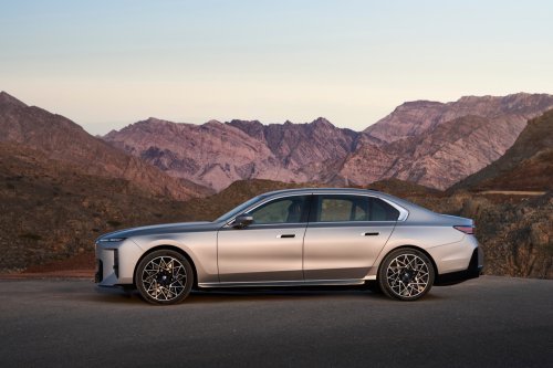 BMW unveils new i7 with 450 miles range and Neue Klasse style [Images]