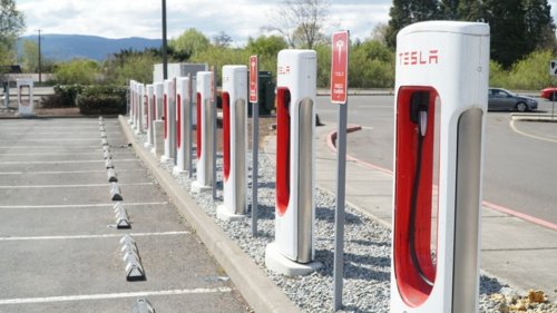 Oregon boosts EV road trips with 24 new fast-charging sites