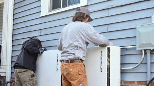 This US city is putting solar + batteries on 150 homes to cut bills