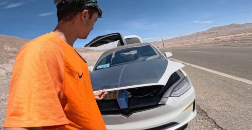 Tesla owner uses emergency solar to trickle charge after running out of battery in desert
