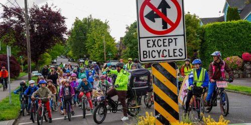 What is a bike bus and why are parents loving them so much?