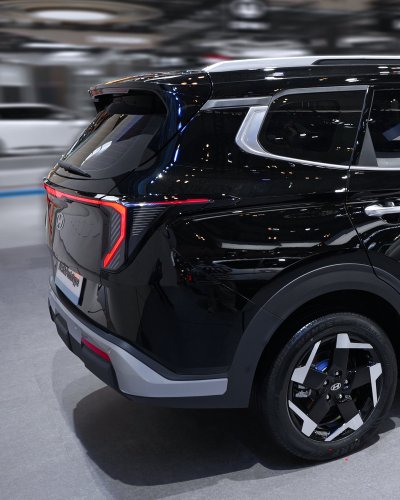 Hyundai reveals new 7-seat electric minivan concept