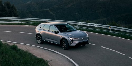 Volvo, SUV, Volvo's midsize EV SUV delivers more range with up to 330 miles