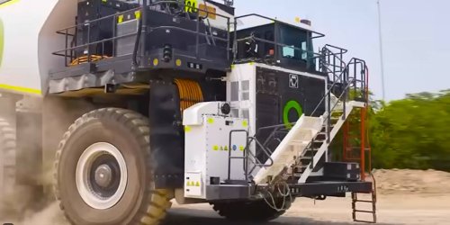 Fortescue CEO test drives 150 ton haul truck [video]