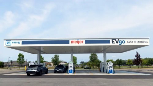 GM, EVgo + GM open 350 kW flagship charging for EVs with trailers