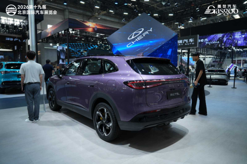 SUV, Is the pace of electric vehicle adoption accelerating in the large SUV segment?