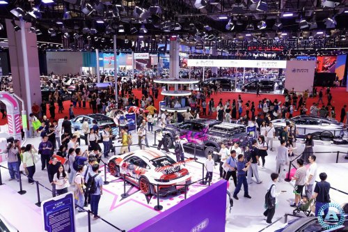 One Car, Ten Shows: New Car Launch "Inflation"