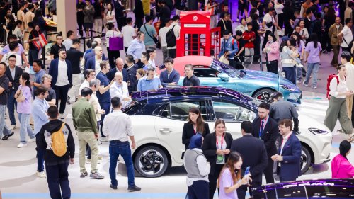 Semi-solid-state Batteries, Highway NOA Move Downmarket: Pure EVs Under 100,000 Yuan Ignite Battle for Tech Parity