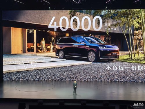 The Ecosystem Shadow War in the High-End MPV Market