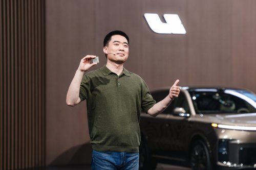 Li Xiang Talks AI, A Chasm Behind Him?