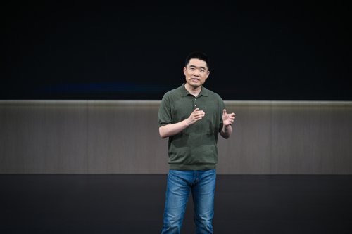 Li Xiang Talks AI, A Chasm Behind Him?