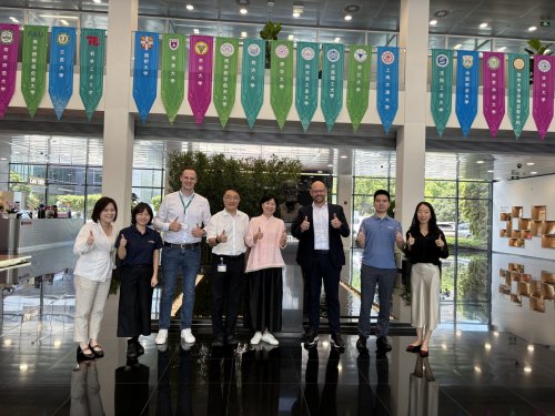 Globalization in Focus: Gasgoo CEO Zhou Xiaoying and Bosch’s Philipp Ibele Discuss Automotive Indust