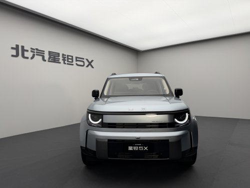 5-meter-class large vehicle + Huawei smart driving, can BAIC Xingtang 5X challenge Titanium 7?