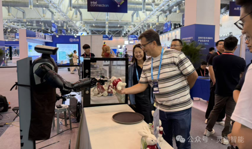 De TA2 Dual-Arm Robot Publicly Demonstrates Full-Process Autonomous Task Capabilities for First Time