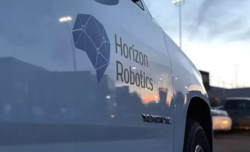 "Autonomous Driving Professionals" Crowd the Embodied Robot Table